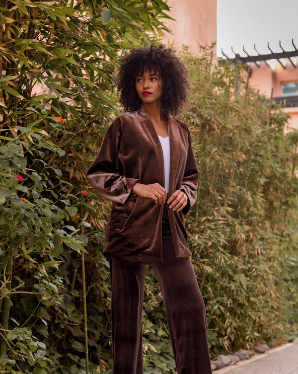 Découvrez notre veste oversize en velours. Une collection créée spécialement pour les fêtes de fin d'année.