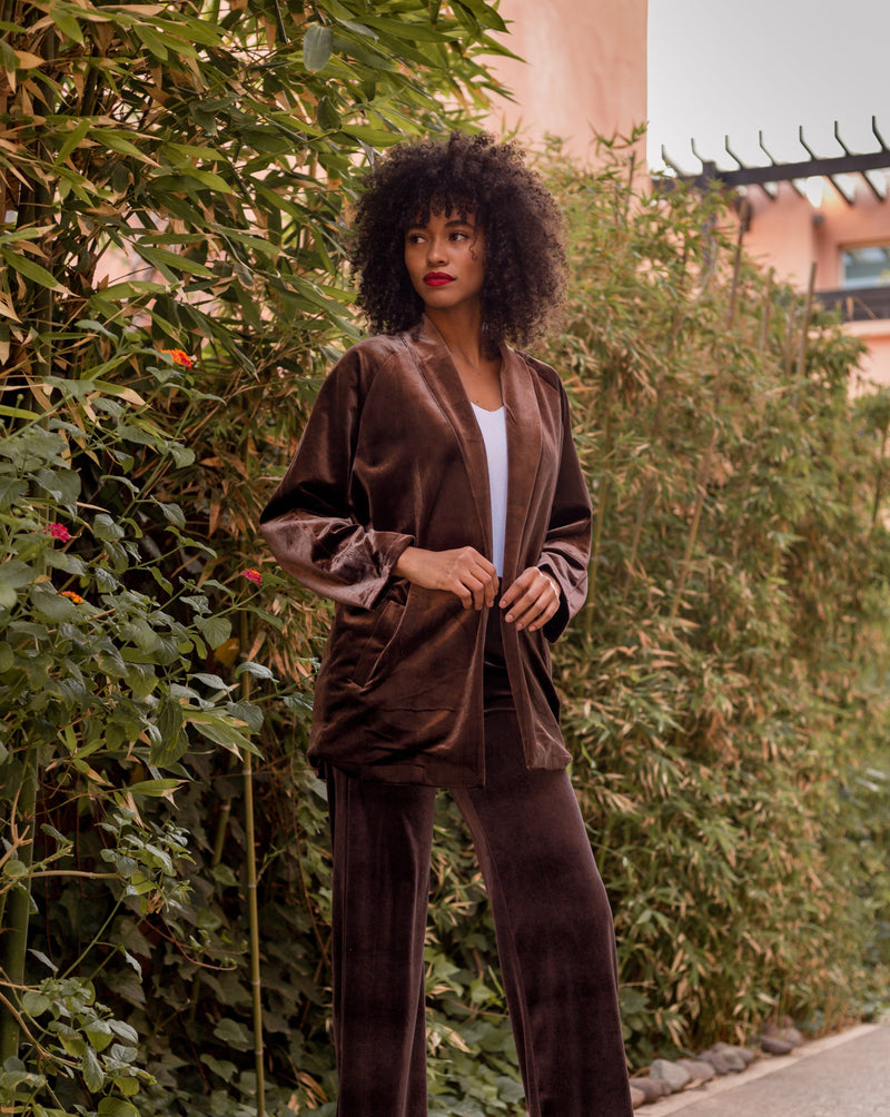 Découvrez notre veste oversize en velours. Une collection créée spécialement pour les fêtes de fin d'année.