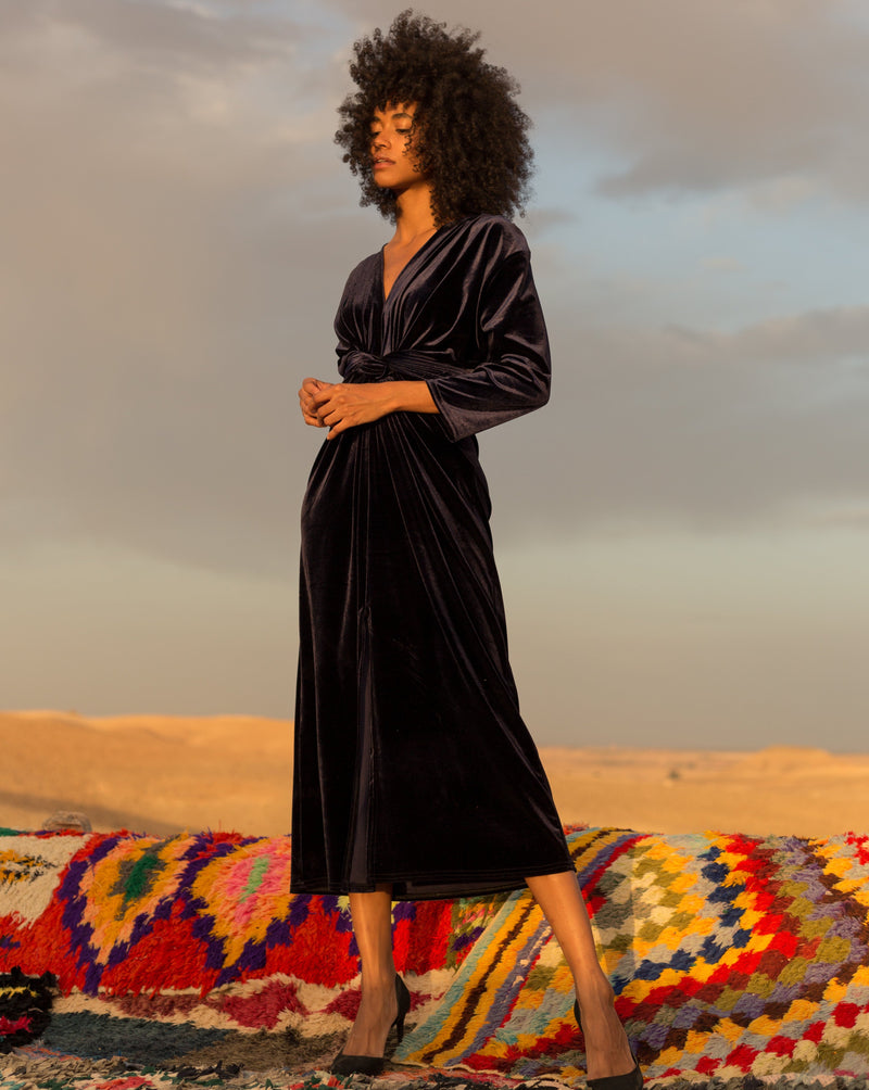 Robe en velours, féminine et agréable à porter. Collection spéciale fêtes de fin de d’années. 