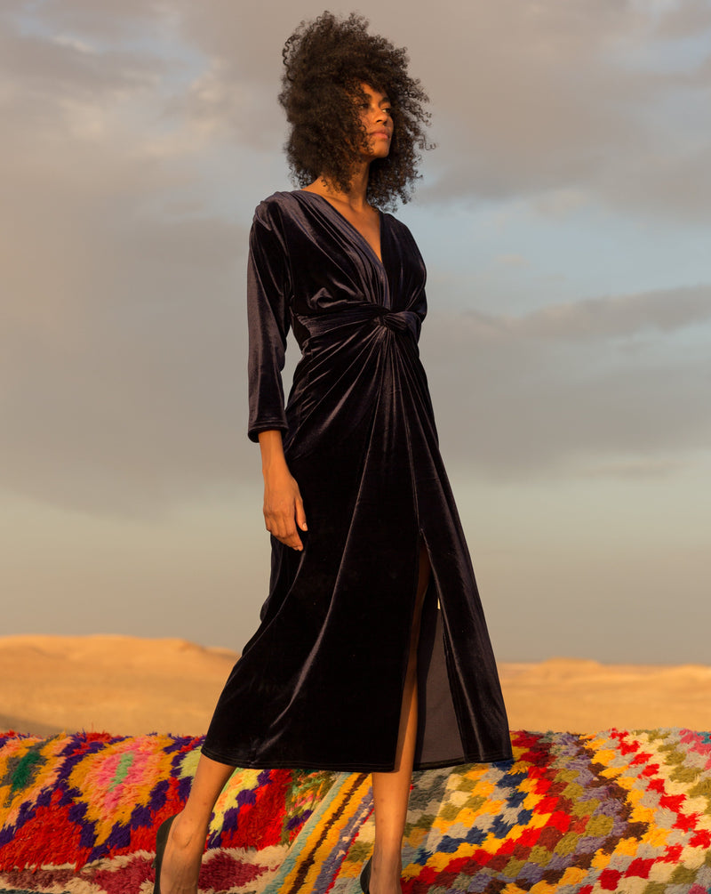 Robe en velours, féminine et agréable à porter. Collection spéciale fêtes de fin de d’années. 