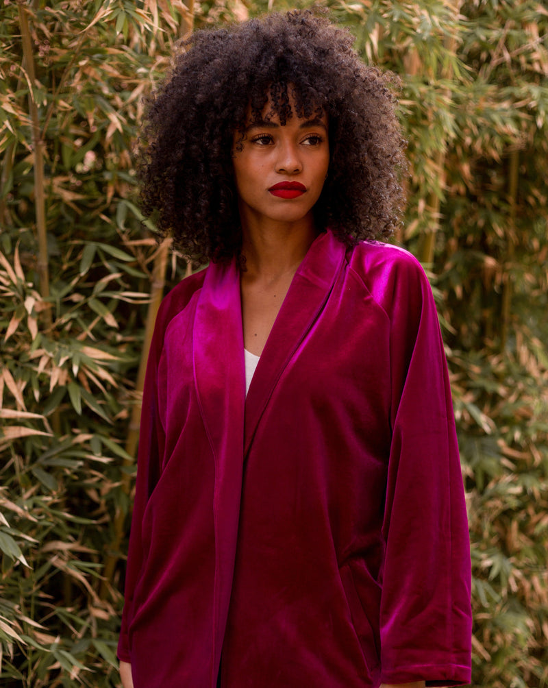 Découvrez notre veste oversize en velours. Une collection créée spécialement pour les fêtes de fin d'année.